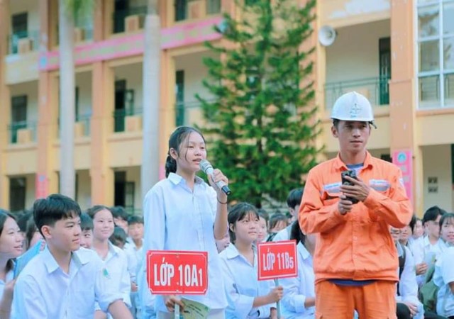 Điện Lực Mường Chà tuyên truyền bảo vệ hành lang an toàn lưới điện, phòng chống cháy nổ, an toàn...